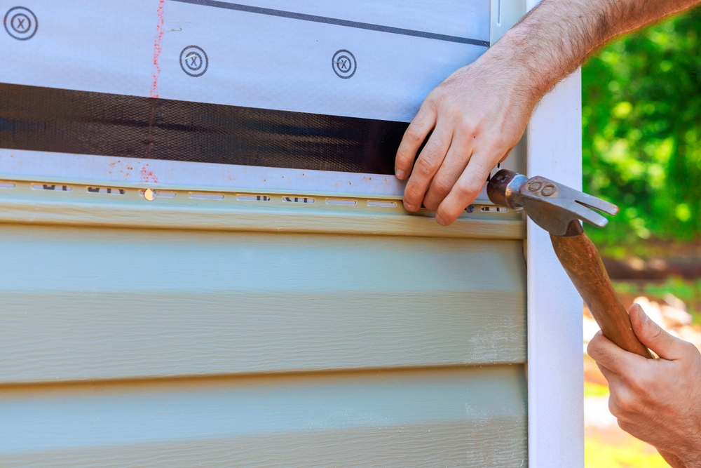 How to Attach Vinyl Siding